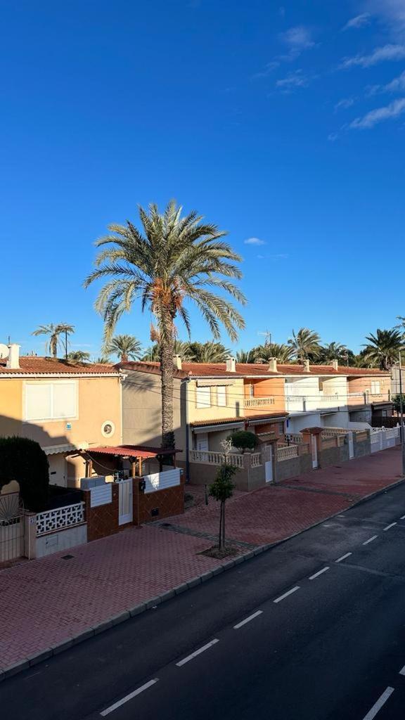 Playa De Los Naufragos Cozy Apartment With Pool Torrevieja Exterior foto